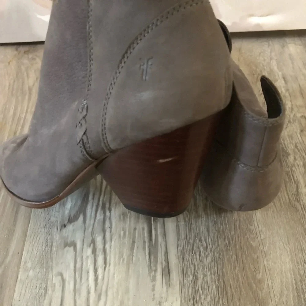 ! Frye WOMEN Reina Cut Out Bootie size 10